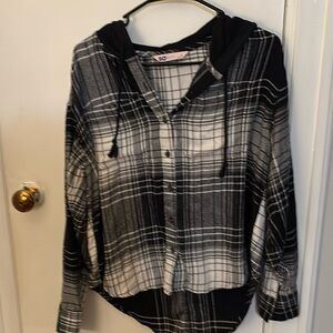 Hooded black and white flannel, longer in the back than the front